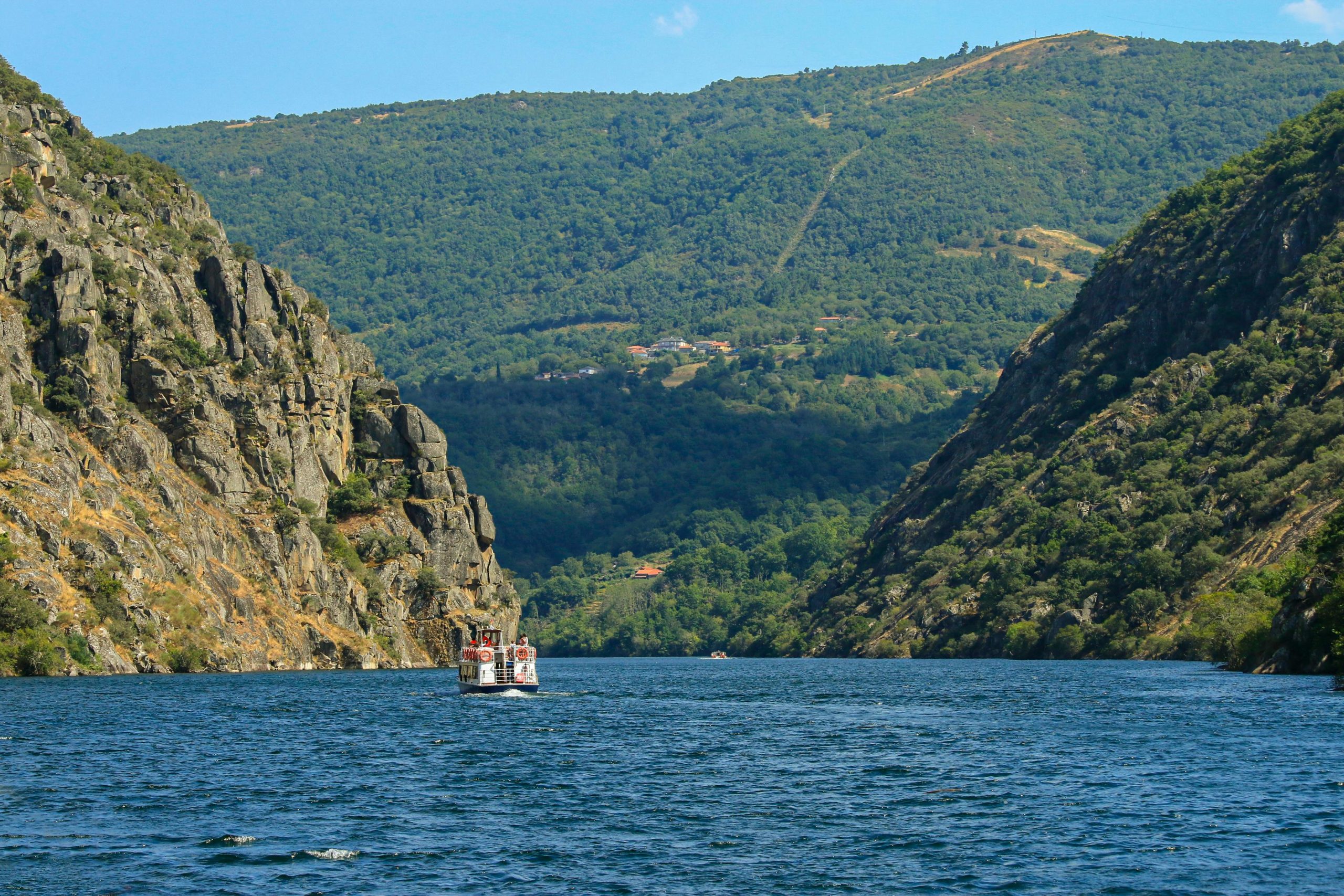 Qué ver en una excursión a la Ribeira Sacra: Viñedos y monasterios